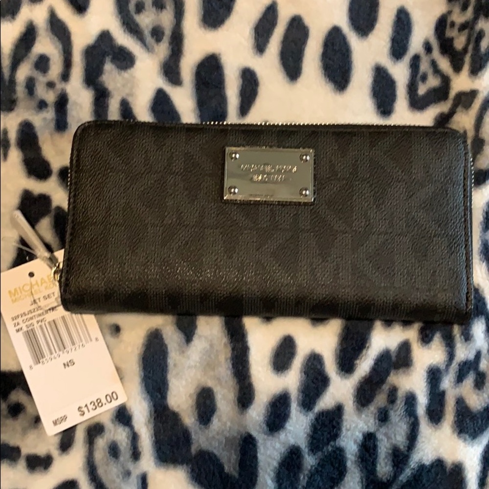 Brand new Micheal Kor wallet